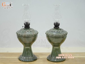 Đôi đèn dầu men cổ đắp nổi màu xanh, cao 23cm
