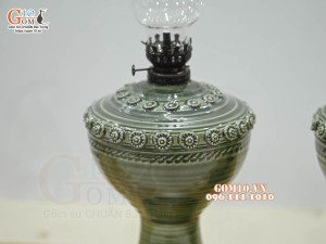 Đôi đèn dầu men cổ đắp nổi màu xanh, cao 23cm