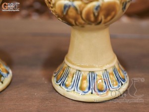 Đôi đèn dầu men hoàng tộc đắp nổi đào, cao 23cm (cả bóng)