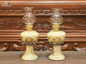 Đôi đèn dầu men hoàng tộc đắp nổi Sen Cát Tường, cao 25cm