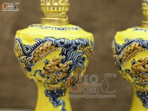 Đôi đèn dầu men màu đắp nổi Rồng Như Ý nền vàng, cao 18cm