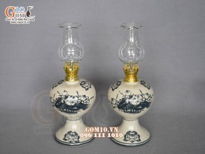 Đôi đèn dầu men rạn cổ hoạ tiết hoa sen, cao 18cm