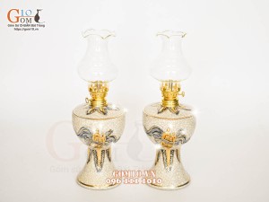 Đôi đèn dầu men rạn đắp nổi cuốn thư vẽ vàng 24k, cao 16cm