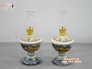 Đôi đèn dầu men rạn đắp nổi đào