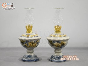 Đôi đèn dầu men rạn đắp nổi đào