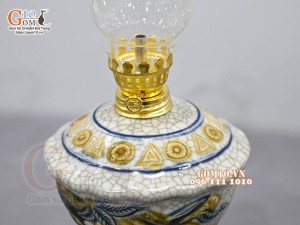 Đôi đèn dầu men rạn đắp nổi đào