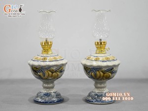 Đôi đèn dầu men rạn đắp nổi đào
