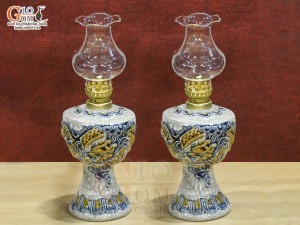 Đôi đèn dầu men rạn đắp nổi rồng Như Ý, cao 25cm (Cả bóng)