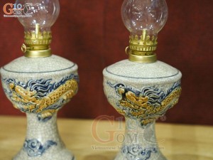 Đôi đèn dầu men rạn đắp nổi Rồng Tài Vượng, cao 30cm