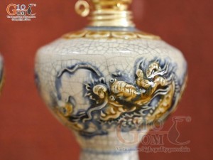 Đôi đèn dầu men rạn Long Trấn đắp nổi Rồng, cao 25cm