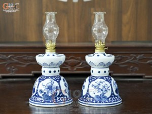 Đôi đèn dầu men trắng họa tiết Tứ Cảnh Tài Lộc, cao 20cm