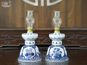 Đôi đèn dầu men trắng họa tiết Tứ Cảnh Tài Lộc, cao 20cm