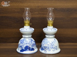 Đôi đèn dầu tháp men lam vẽ hoa Sen Đại Cát, cao 19cm