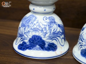 Đôi đèn dầu tháp men lam vẽ hoa Sen Đại Cát, cao 19cm
