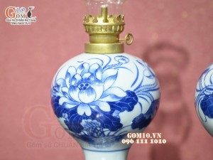Đôi đèn dầu tròn men lam cổ vẽ Sen Cát Tường, cao 16cm (S2)