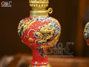 Đôi đèn dầu tròn men màu đắp nổi Rồng Như Ý nền đỏ, cao 21cm