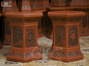 Đôi đôn gốm lục giác khắc nổi, cao 45cm