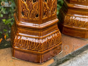 Đôi đôn gốm men nâu cổ khắc hoa, cao 65cm