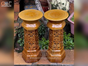 Đôi đôn gốm men nâu cổ khắc hoa, cao 65cm