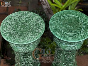 Đôi đôn gốm men xanh cổ khắc hoa, cao 65cm