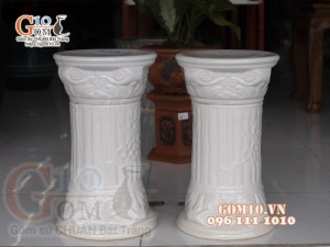 Đôi đôn sứ trắng thon khắc nổi, cao 45cm