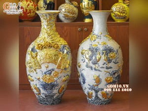 Đôi lọ bảo bình men rạn đắp nổi Phúc Lộc Thọ dát vàng, cao 1m