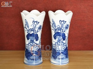 Đôi lọ cốc men trắng họa tiết hoa sen, cao 23cm