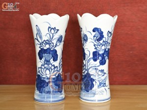 Đôi lọ cốc men trắng họa tiết hoa sen, cao 23cm