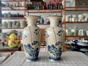 Đôi lọ dáng lộc bình men rạn cổ vẽ sen, cao 57cm