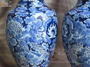 Đôi lọ hoa chân váy Long Ẩn men lam cổ nền băng, cao 41cm