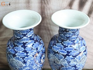 Đôi lọ hoa chân váy Long Ẩn men lam cổ nền băng, cao 41cm