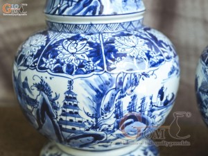 Đôi lọ hoa dáng bầu men lam cổ vẽ cảnh Sơn Thủy, cao 39cm