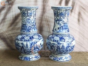 Đôi lọ hoa dáng bầu men lam cổ vẽ cảnh Sơn Thủy, cao 39cm