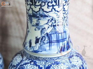 Đôi lọ hoa dáng bầu men lam cổ vẽ cảnh Sơn Thủy, cao 39cm