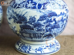 Đôi lọ hoa dáng bầu men lam cổ vẽ cảnh Sơn Thủy, cao 39cm