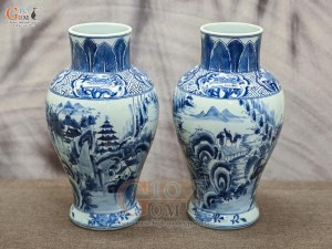 Đôi lọ hoa dáng chân thon men lam cổ vẽ cảnh Sơn Thủy, cao 33cm