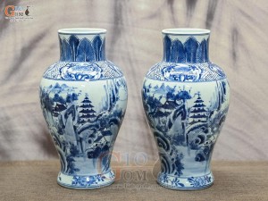 Đôi lọ hoa dáng chân thon men lam cổ vẽ cảnh Sơn Thủy, cao 33cm