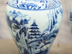 Đôi lọ hoa dáng chân thon men lam cổ vẽ cảnh Sơn Thủy, cao 33cm