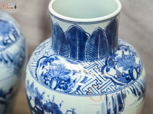 Đôi lọ hoa dáng chân thon men lam cổ vẽ cảnh Sơn Thủy, cao 33cm