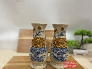 Đôi lọ hoa dáng huệ men rạn đắp nổi Sen Cát Tường, cao 25cm