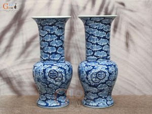 Đôi lọ hoa dáng huệ tôn men lam cổ vẽ Long Ẩn, cao 41cm