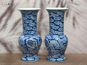 Đôi lọ hoa dáng huệ tôn men lam cổ vẽ Long Ẩn, cao 41cm