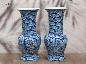 Đôi lọ hoa dáng huệ tôn men lam cổ vẽ Long Ẩn, cao 41cm