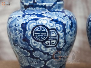 Đôi lọ hoa dáng huệ tôn men lam cổ vẽ Long Ẩn, cao 41cm