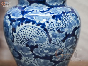 Đôi lọ hoa dáng huệ tôn men lam cổ vẽ Long Ẩn, cao 41cm