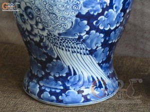 Đôi lọ hoa dáng huệ tôn men lam cổ vẽ Phượng băng, cao 41cm