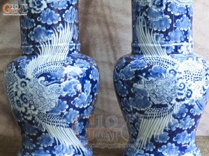 Đôi lọ hoa dáng huệ tôn men lam cổ vẽ Phượng băng, cao 41cm