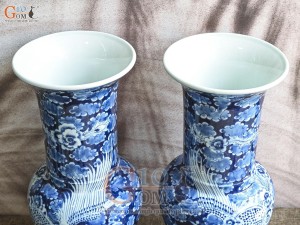 Đôi lọ hoa dáng huệ tôn men lam cổ vẽ Phượng băng, cao 41cm