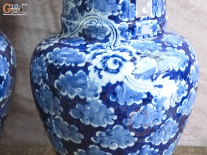 Đôi lọ hoa dáng huệ tôn men lam cổ vẽ Phượng băng, cao 41cm