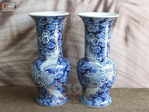 Đôi lọ hoa dáng huệ tôn men lam cổ vẽ Phượng băng, cao 41cm